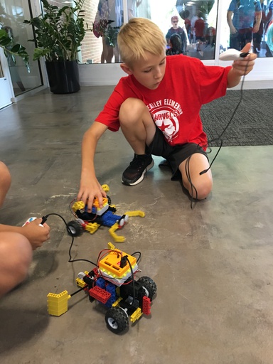 Dunwoody Robotics Camp: Building Bots to Battle | Ages 8-13 (2023-07-24 - 2023-07-28)