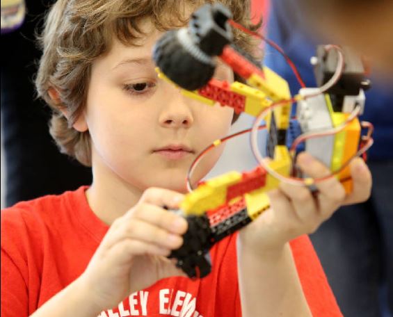 Franklin Robotics Camp: Amusement Park Rides | Ages 8-13 (2023-07-10 - 2023-07-14)
