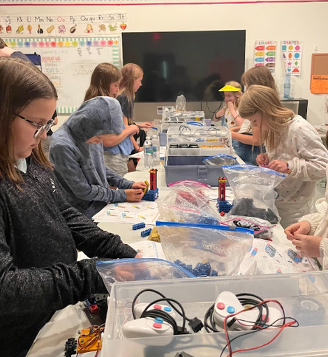 Spring Hill - Demolition Machines: Robotics Camp | Ages 8-13 (2024-12-30 - 2024-12-31)