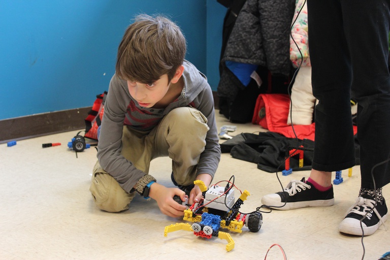 Nashville - Intro to Robotics - After School @ Gordon Jewish Community Center | Ages 7-12 (2026-08-13 - 2026-12-17)